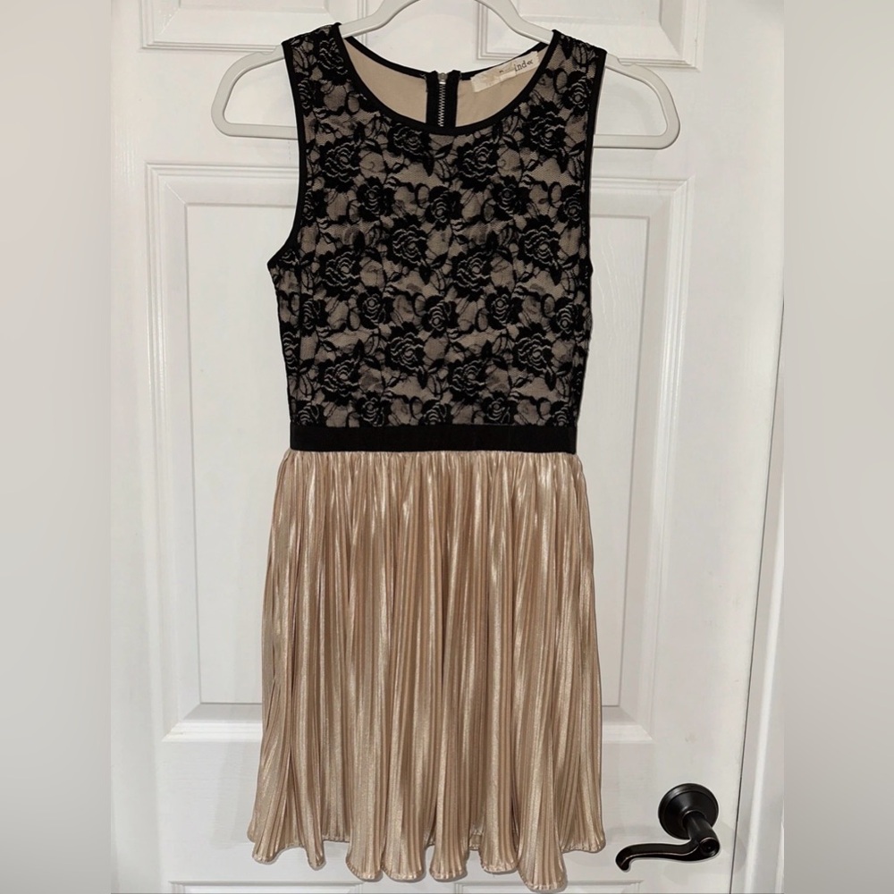 Rewind Women's XS Sleeveless Cocktail Party Dress Short Black Beige Lace Upper